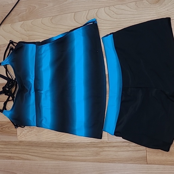 Swimsuit - Picture 3 of 4